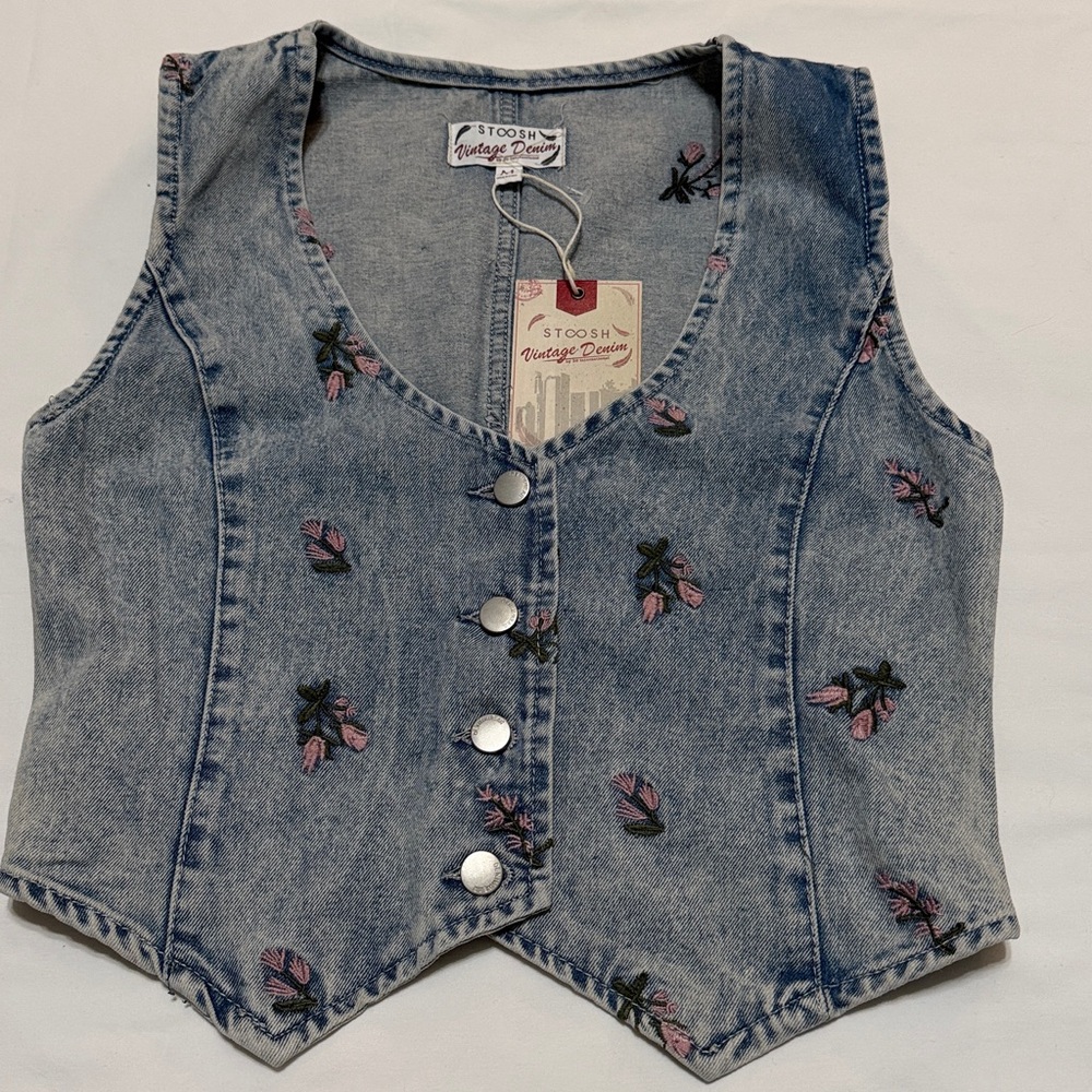 Stoosh Blue Denim Vest with Embroidered Pink Flowers M NWT